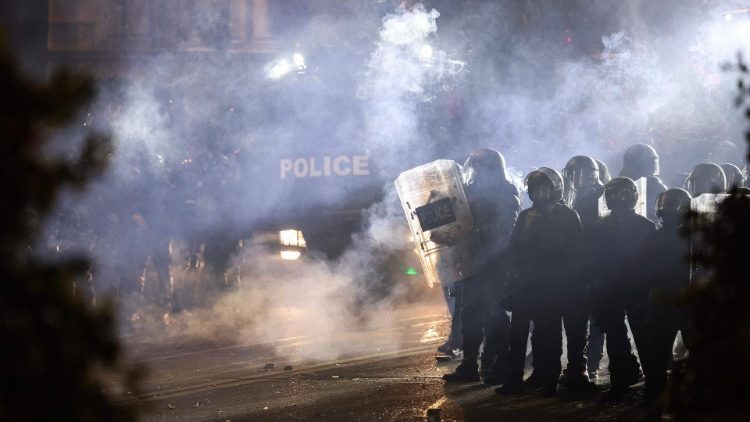  Poteste antigovernative in Georgia (Afp)