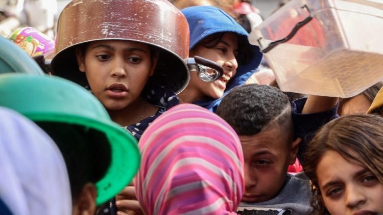 Palästinensische Kinder in der Nähe von Gaza-Stadt inmitten des andauernden Krieges zwischen Israel und der palästinensischen Hamas-Bewegung 