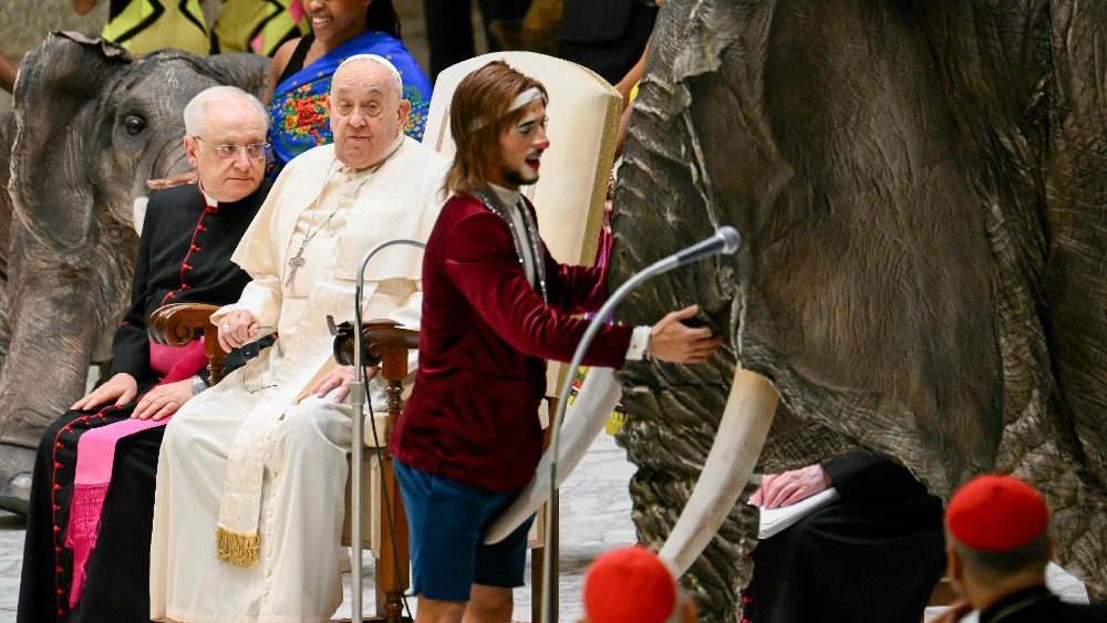 Афрыканскі цырк CircAfrica на агульнай аўдыенцыі ў Ватыкане