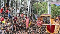 Bei der Prozession in Manila