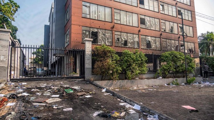 L'ambasciata del Rwanda vandalizzata a Kinshasa