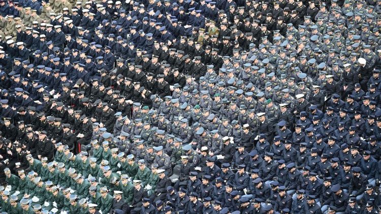 जयन्ती में भाग लेते सैन्यकर्मी