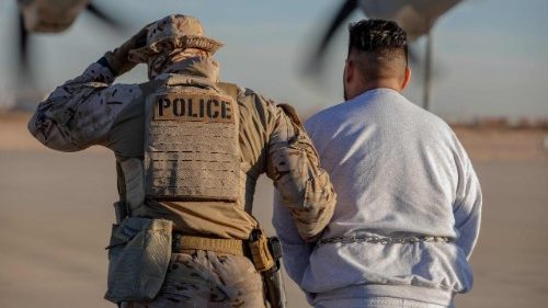 Pope Francis supports U.S. Bishops in migrant advocacy