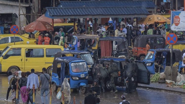  शहर बुकावु में  सेना आम लोगों के बीच