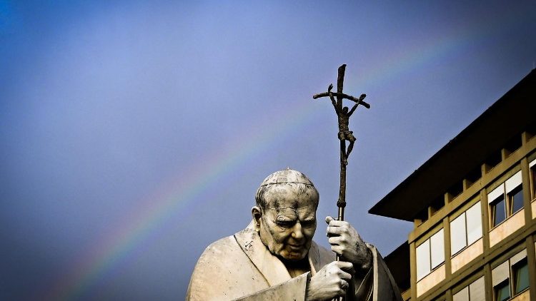 ஜெமெல்லி மருத்துவமனை முன்புறம்