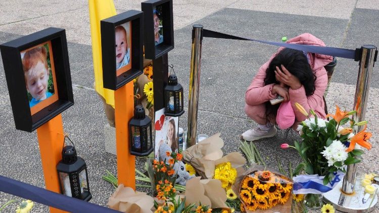 Le foto dei piccoli Ariel e Kfir Bibas e della loro mamma, Shiri