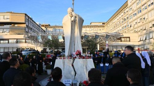 Nuit tranquille pour le Pape à l'hôpital Gemelli