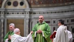 ĐHY Reina chủ sự Thánh lễ cầu nguyện cho Đức Thánh Cha