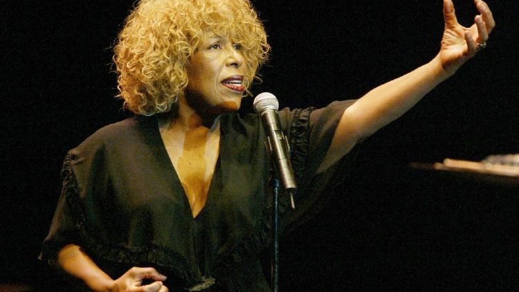 Roberta Flack of 'Killing Me Softly' fame dies at 88