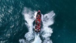 കടൽ താണ്ടുന്ന കുടിയേറ്റക്കാർ