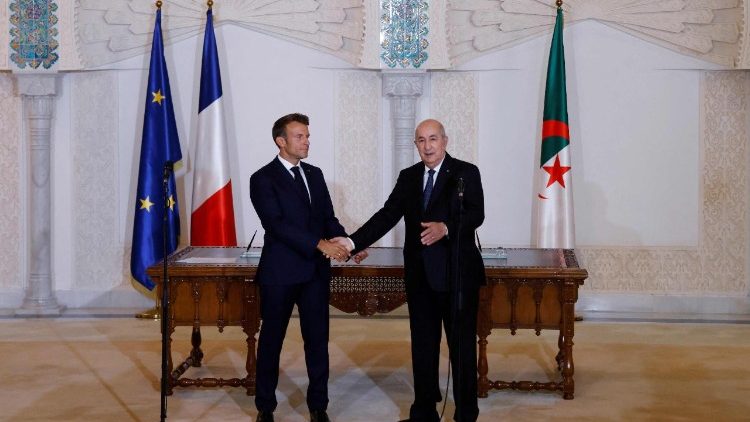 Emmanuel Macron et  Abdelmadjid Tebboune.