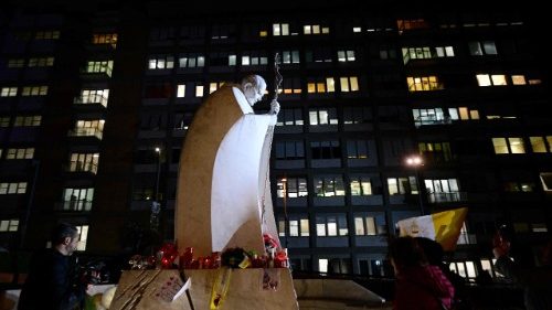 Papa no Gemelli: condição estável, sem novos episódios de broncoespasmo