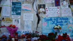 Ba Mikanda bazali kotindela Pàpa  na kati ya lopitalo Gemelli  epayi wapi azali.  