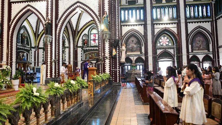 Archive photo of Catholics in Myanmar praying at St. Mary's Cathedral in Yangon
