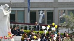 ജെമെല്ലി ആശുപത്രിക്ക് മുന്നിൽനിന്നുള്ള ഒരു ചിത്രം