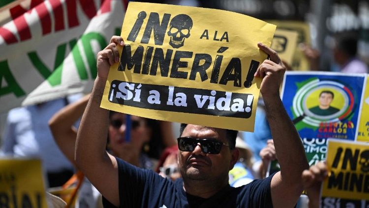 Activistas que acompañaron a los obispos al congreso