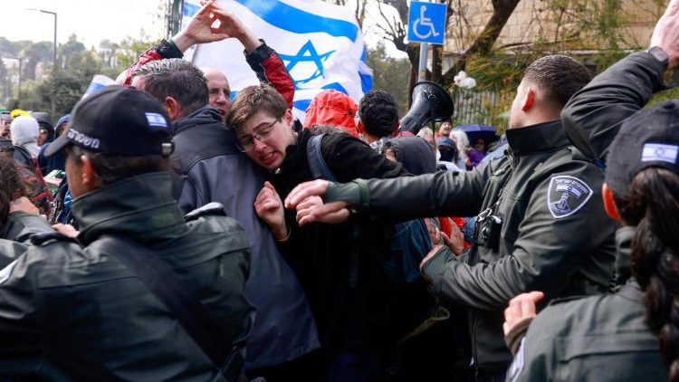 Manifestanti e Polizia israeliana a Gerusalemme