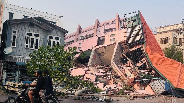I danni causati dal terremoto in Myanmar