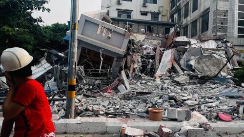 Папа молится о жертвах стихийных бедствий в Азии