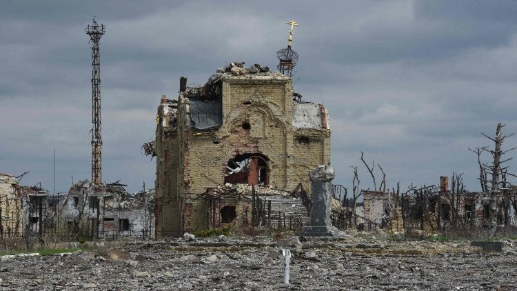 Uma vista da cidade arruinada e abandonada de Maryinka, na região de Donetsk, Ucrânia