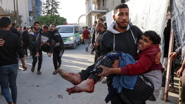 Civili feriti dai raid israeliani 