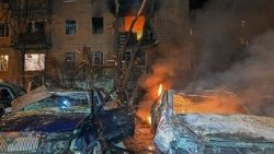 Zbombardowane osiedle na Ukrainie