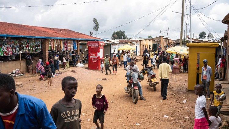 Bambini in un villaggio della Repubblica Democratica del Congo 