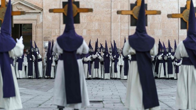 La Via Crucis a Zamora, in Spagna (Afp)