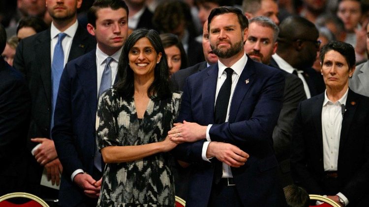 Джеймс Дэвид Вэнс с супругой в базилике Святого Петра