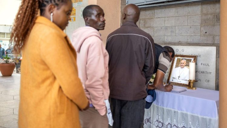 Catholics queue to sign the Book of Condolence at Nairobi's minor Basilica, Kenya
