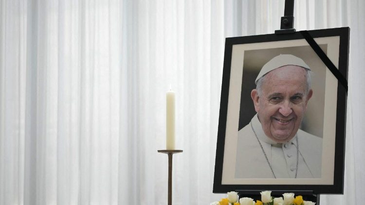 திருத்தந்தை பிரான்சிஸ் அவர்களுக்கு அஞ்சலி