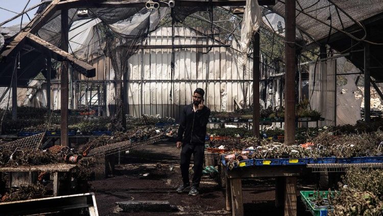 അഗ്നിബാധ നടന്ന സ്ഥലത്തുനിന്നും 