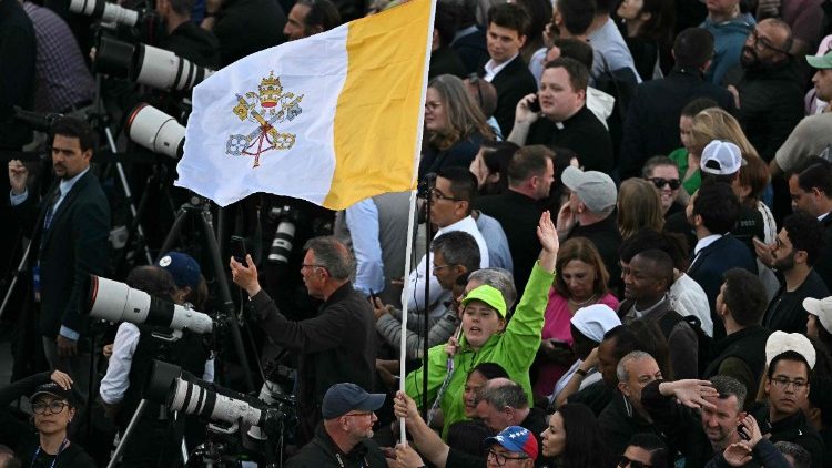 ವ್ಯಾಟಿಕನ್ ನಗರ ರಾಜ್ಯದ ಧ್ವಜ