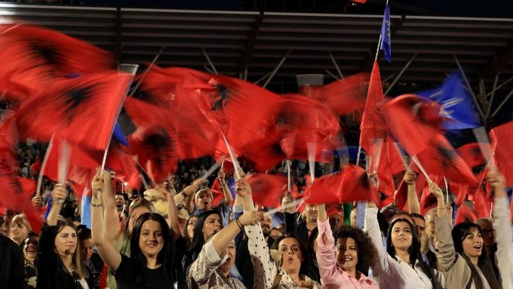 Immagini della campagna elettorale in Albania