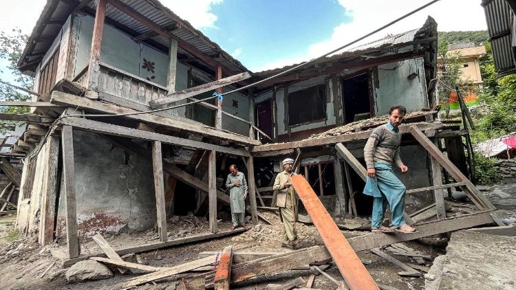 Danni alle infrastrutture in Kashmir