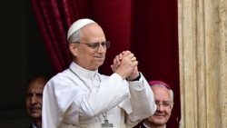 Påve Leo XIV vid sin första Regina Coeli