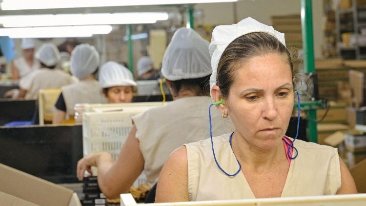 Standbein der kubanischen Wirtschaft: Arbeiterinnen in einer Zigarrenfabrik