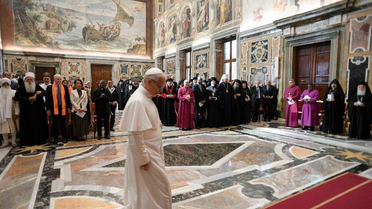 Leó pápa a vallási vezetőkkel 