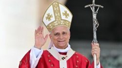 திருத்தந்தை 14-ஆம் லியோ திருப்பலியின்போது