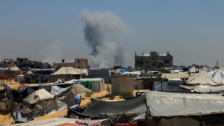 Rafah, al sud della Striscia di Gaza, colpita da un attacco israeliano