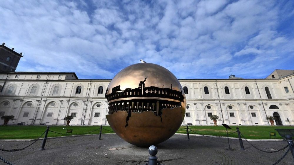 "Sfera con Sfera" nel Cortile della Pigna dei Musei Vaticani