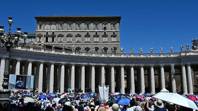 Паломники на площади Святого Петра (29 июня 2025 г.)