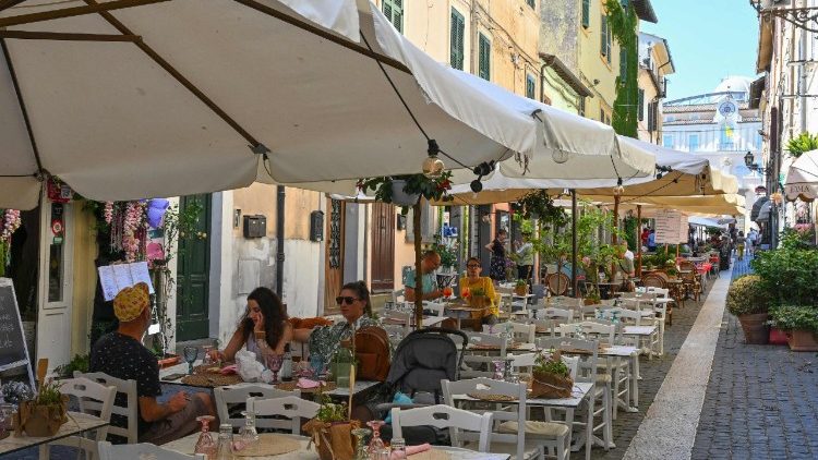 Mji wa Castel Gandolfo umeanza tena kuchangamka