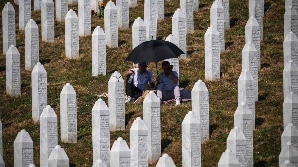 Bosnja shënon 30-vjetorin e masakrës së Srebrenicës