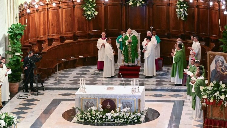 Baba Mtakatifu Leo XIV amesema, Liturujia ya Neno la Mungu, Dominika ya 16 ya Mwaka C wa Kanisa inajikita katika: Ukarimu kwa wageni, huduma na utamaduni wa kusikiliza kwa makini. 