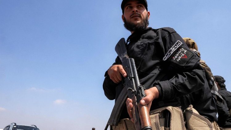 Sicherheitsbeamter bei der Überwachung der Waffenruhe