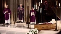 കർദിനാളിന്റെ അന്തിമ ശുശ്രൂഷകൾ പാരീസ് കത്തീഡ്രൽ ദേവാലയത്തിൽ 