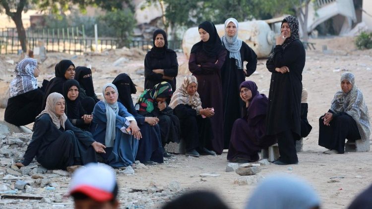 துயருறும் காசா மக்கள் 