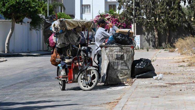 TUNISIA-ECONOMY-POVERTY-WASTE-PLASTIC
