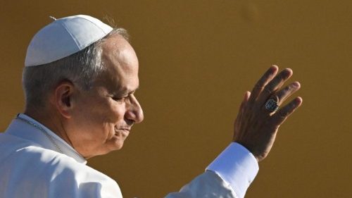 O abraço de Leão XIV à família do jovem espanhol hospitalizado: "confortados na dor"